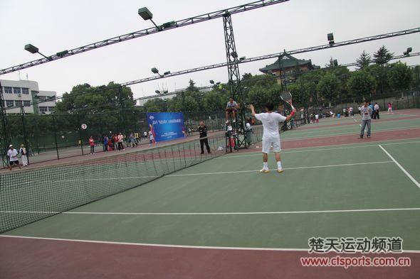 大道杯"业余网球团体邀请赛今天下午在武汉体育学院网球场落下帷幕