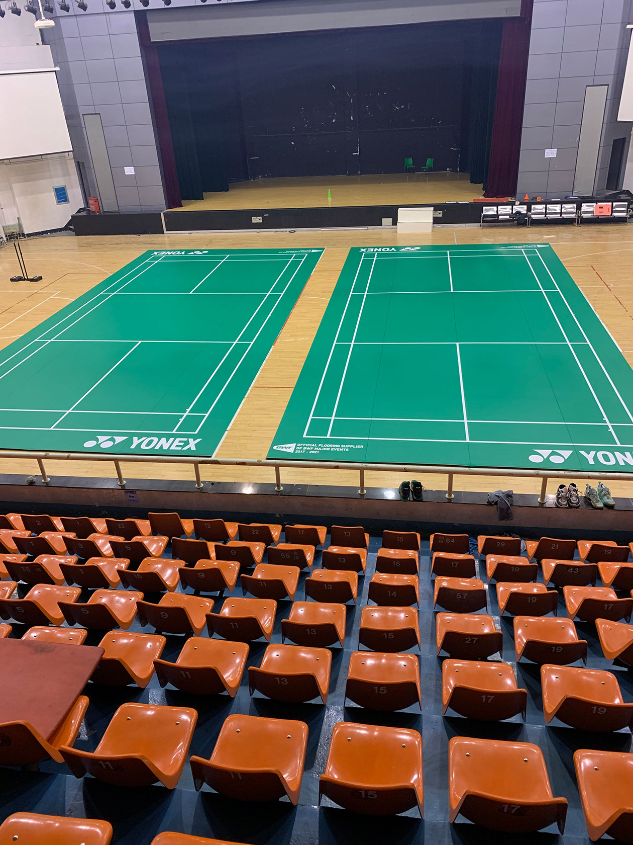 华中科技大学体育馆地胶安装